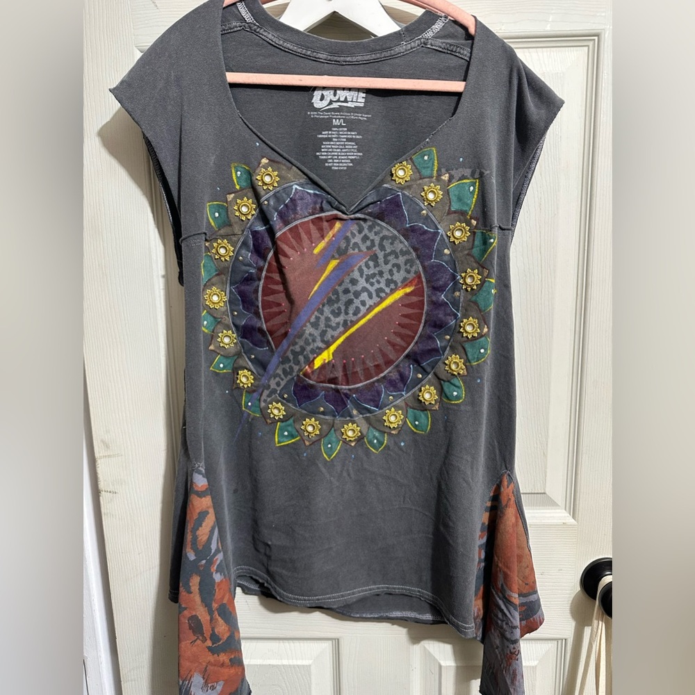 Women’s Bowie T shirt size M/L
